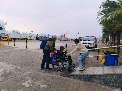 台山港航公司党支部服务旅客2.jpg